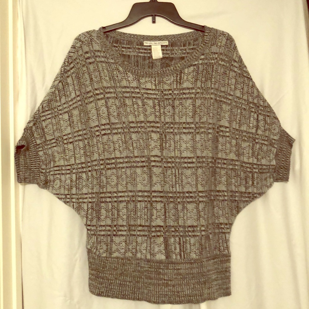 Black and grey short batwing sleeve sweater